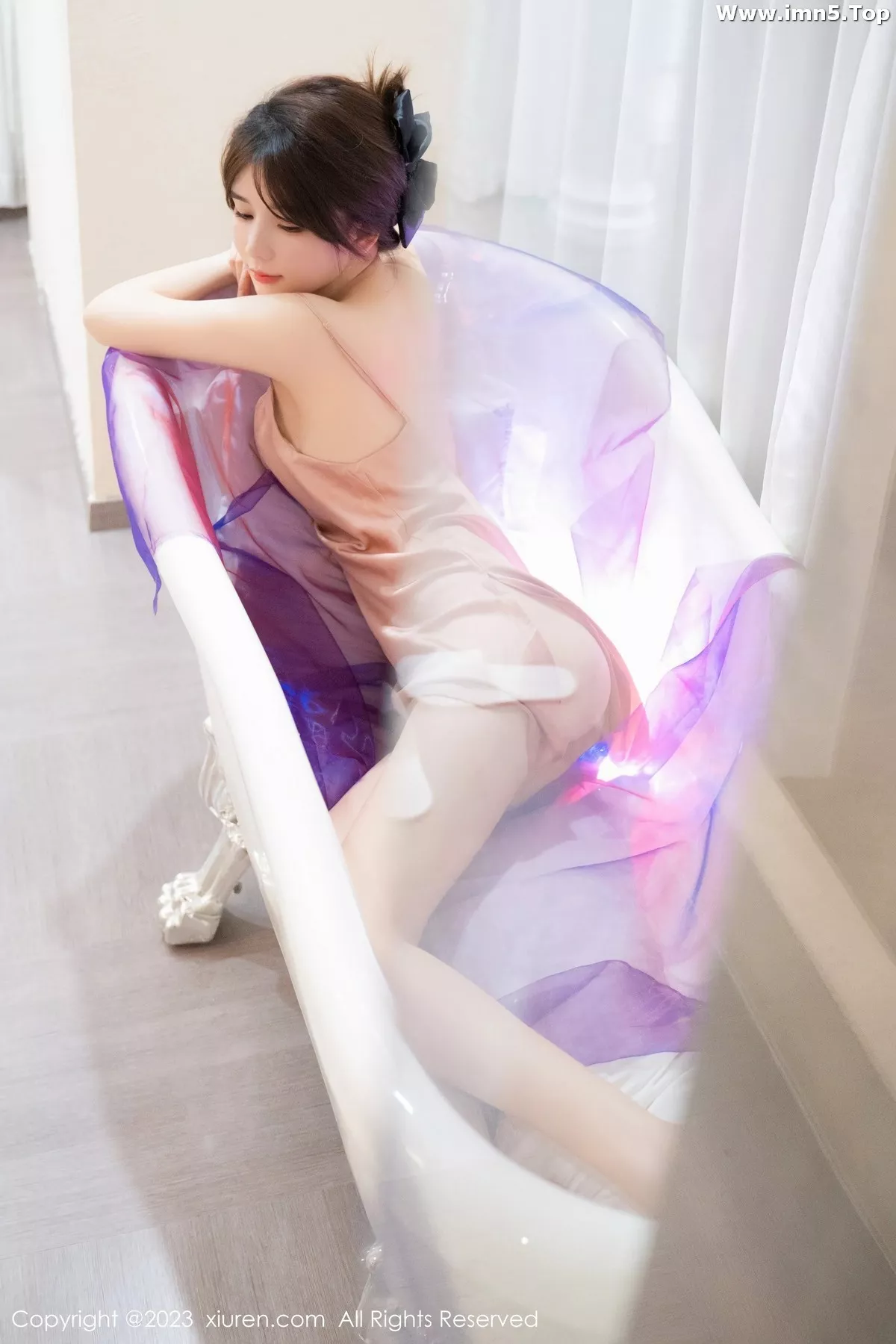[XiuRen秀人网]No.6458_模特婠婠么浴室场景性感暖色吊带服饰秀绝美身材迷人诱惑写真55P