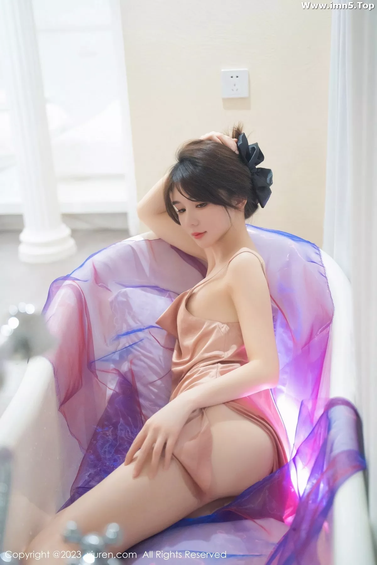 [XiuRen秀人网]No.6458_模特婠婠么浴室场景性感暖色吊带服饰秀绝美身材迷人诱惑写真55P