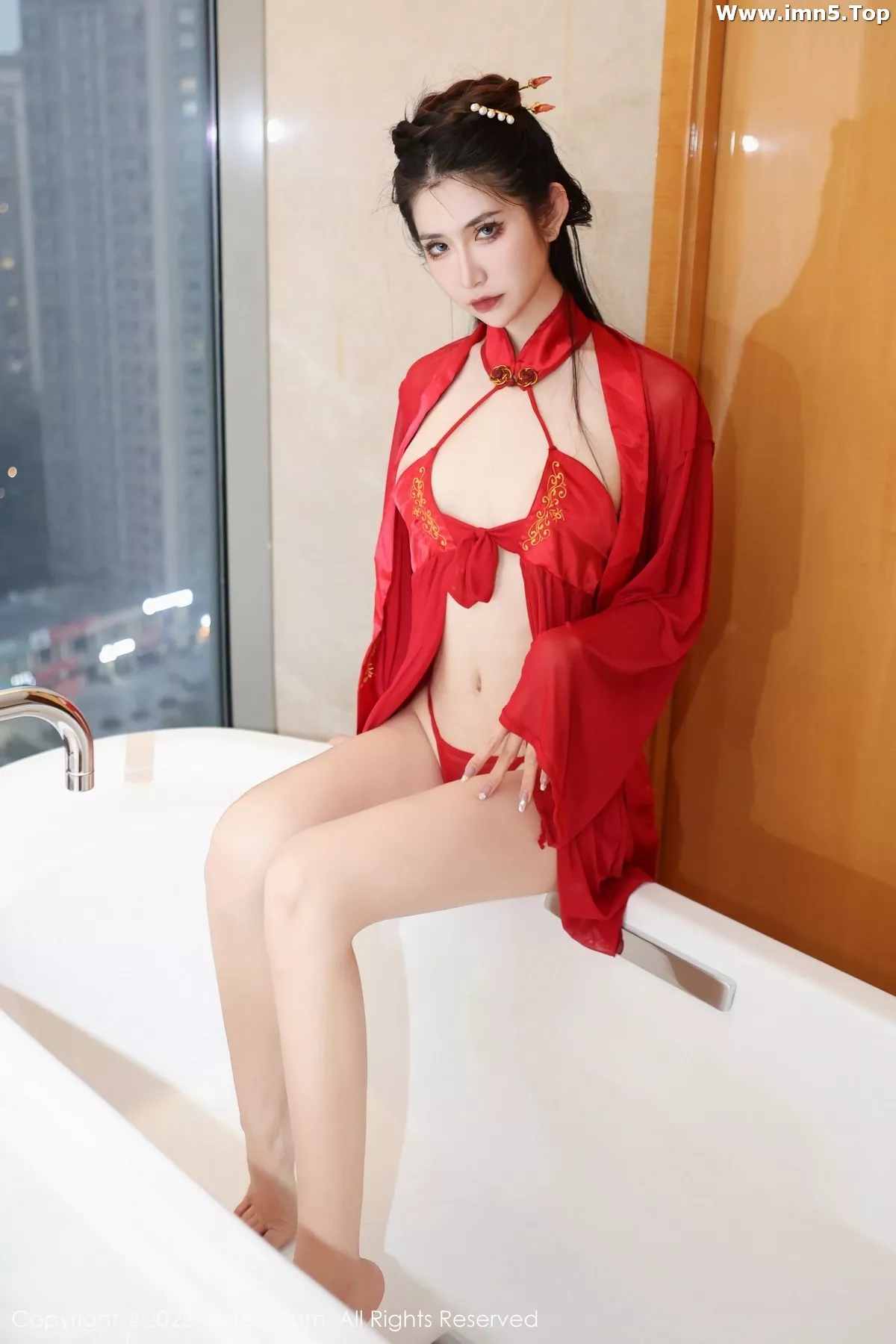 [XiuRen秀人网]No.6626_模特依娜Yina浴缸场景脱性感红色浴袍秀曼妙身姿完美诱惑写真82P