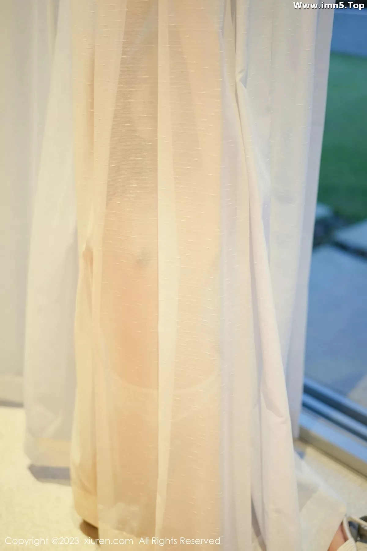[XiuRen秀人网]No.6729_模特laura阿姣脱白色吊带长裙露浅色轻透蕾丝内衣完美诱惑写真66P