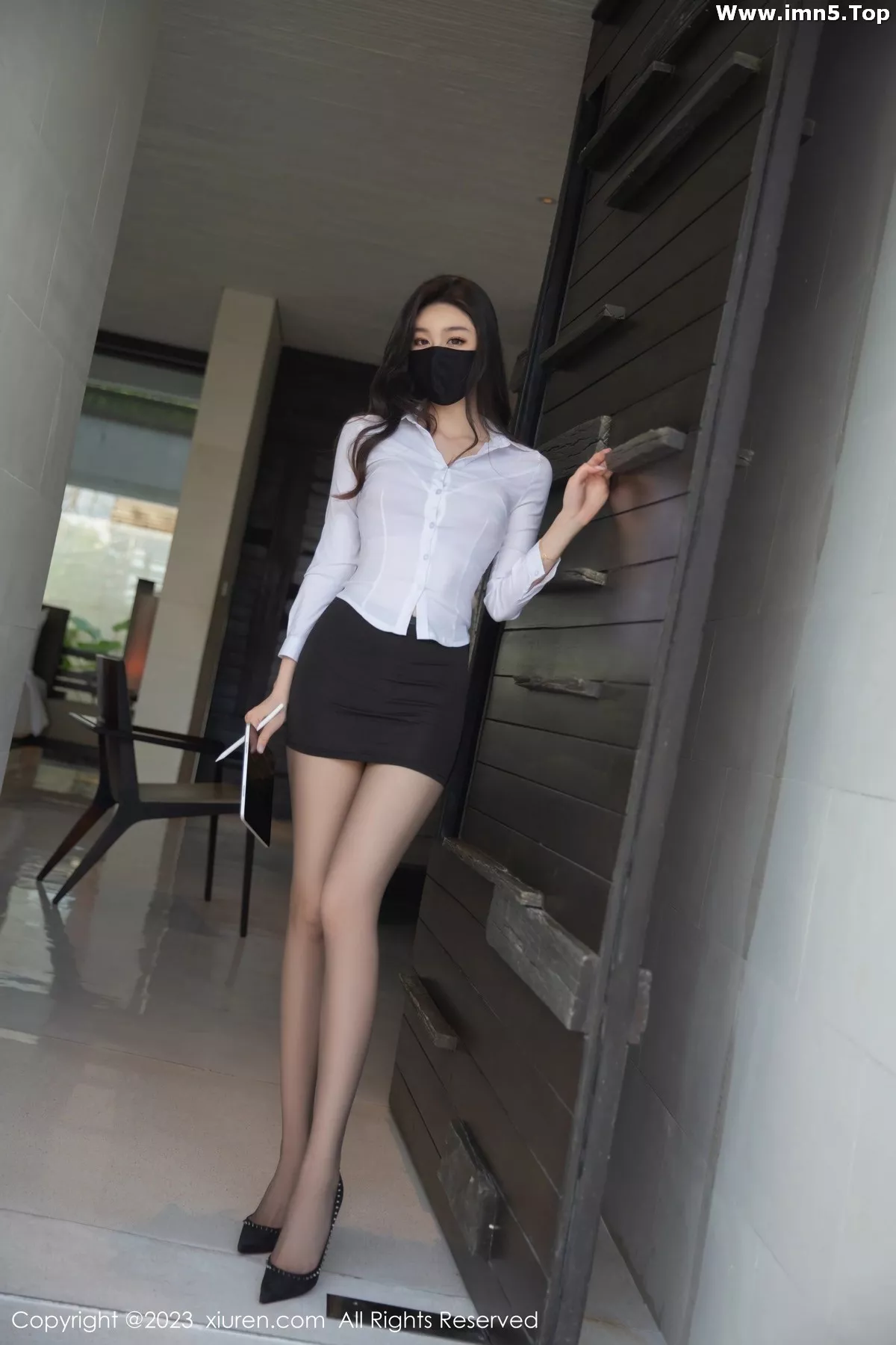 [XiuRen秀人网]No.6960_模特是小逗逗性感白T配黑色短裙露红色蕾丝内衣完美诱惑写真78P